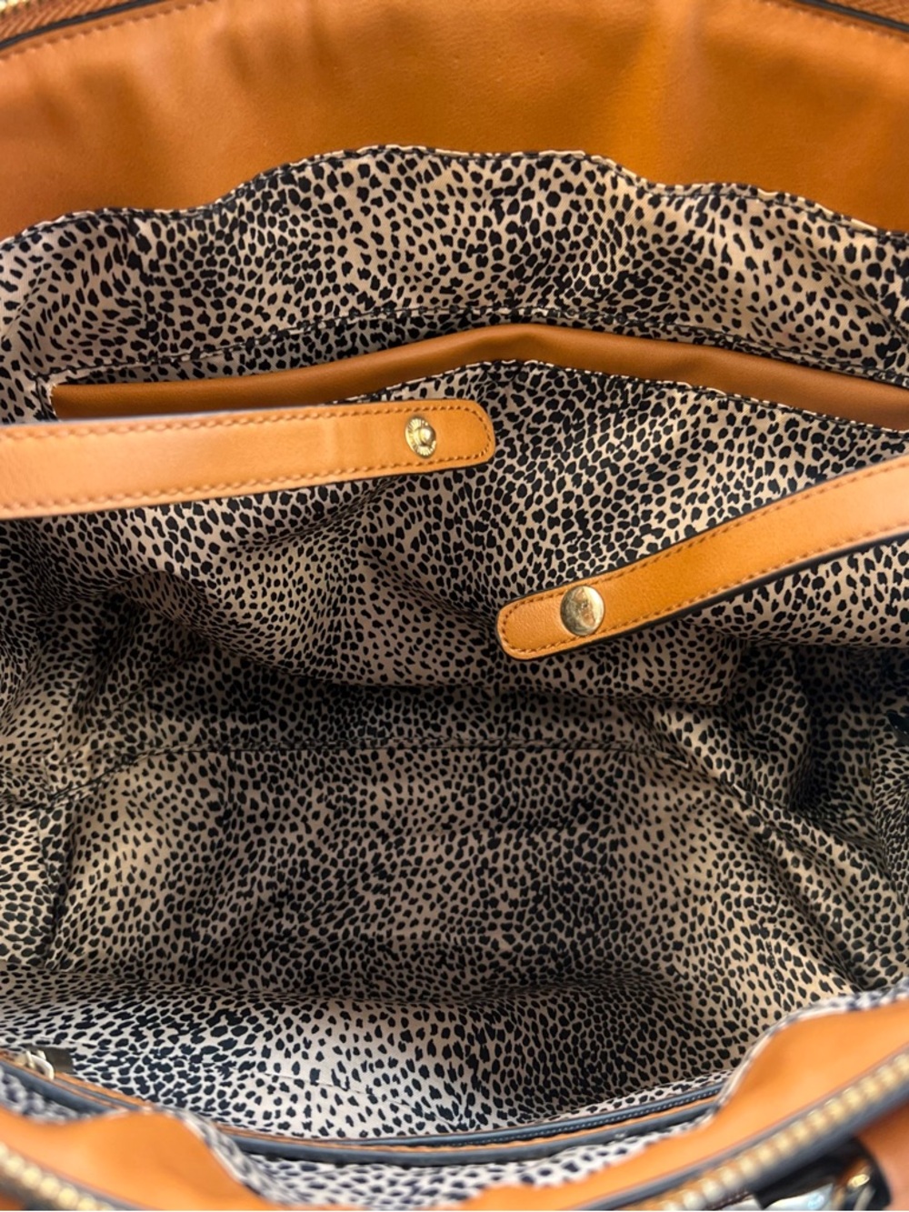 Chic Designer-Inspired Structured Tote - Picture 12 of 13